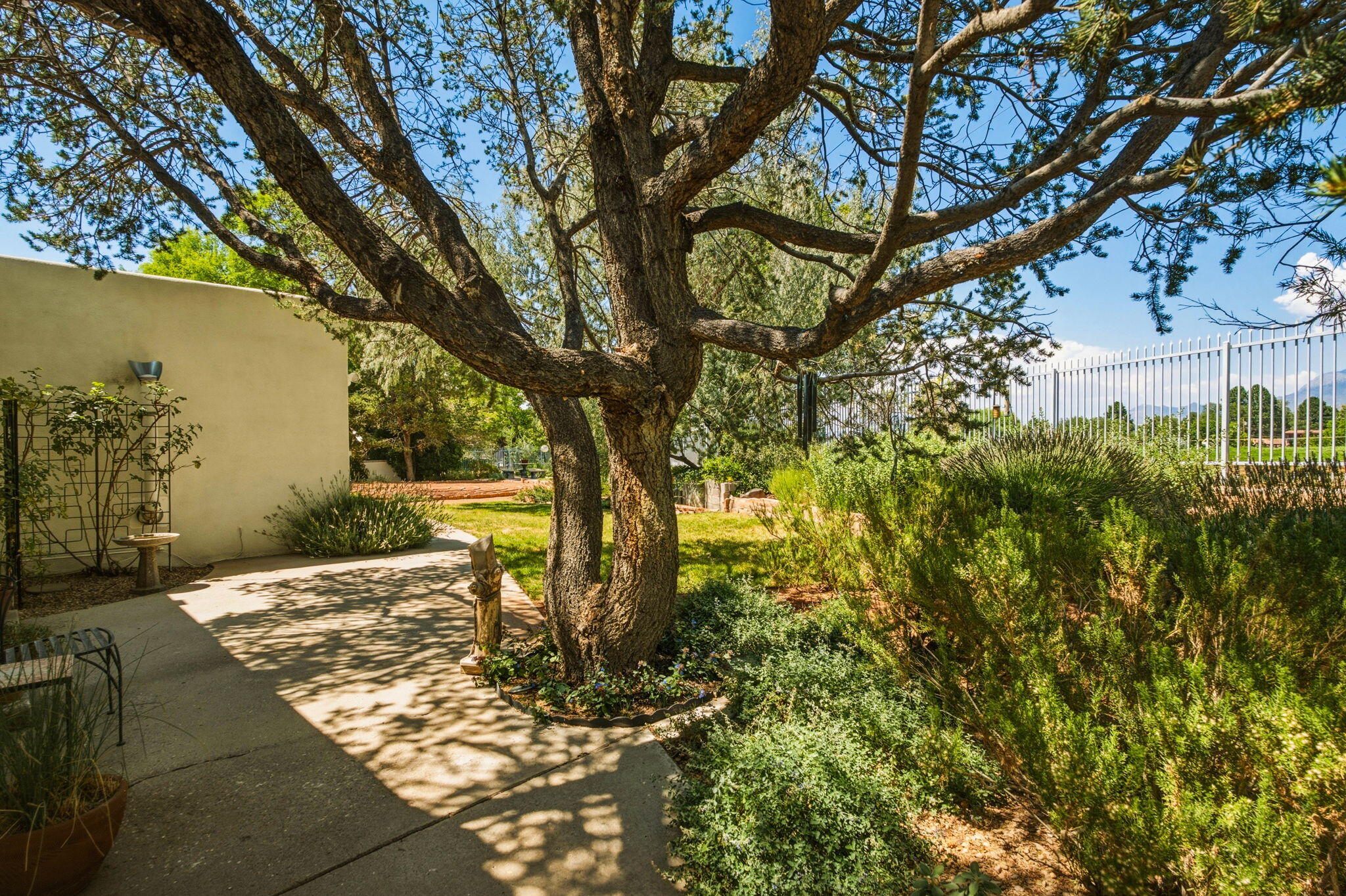 814 Oveja Court SE