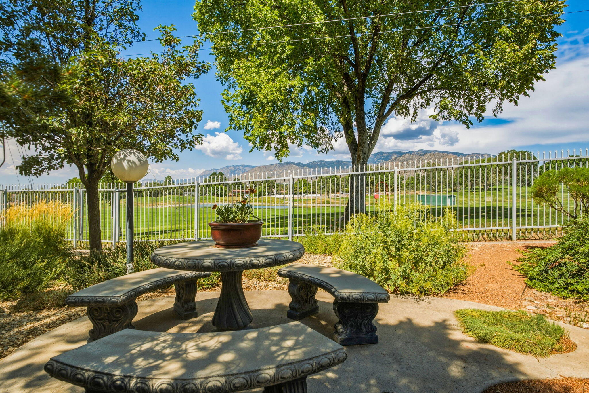 814 Oveja Court SE
