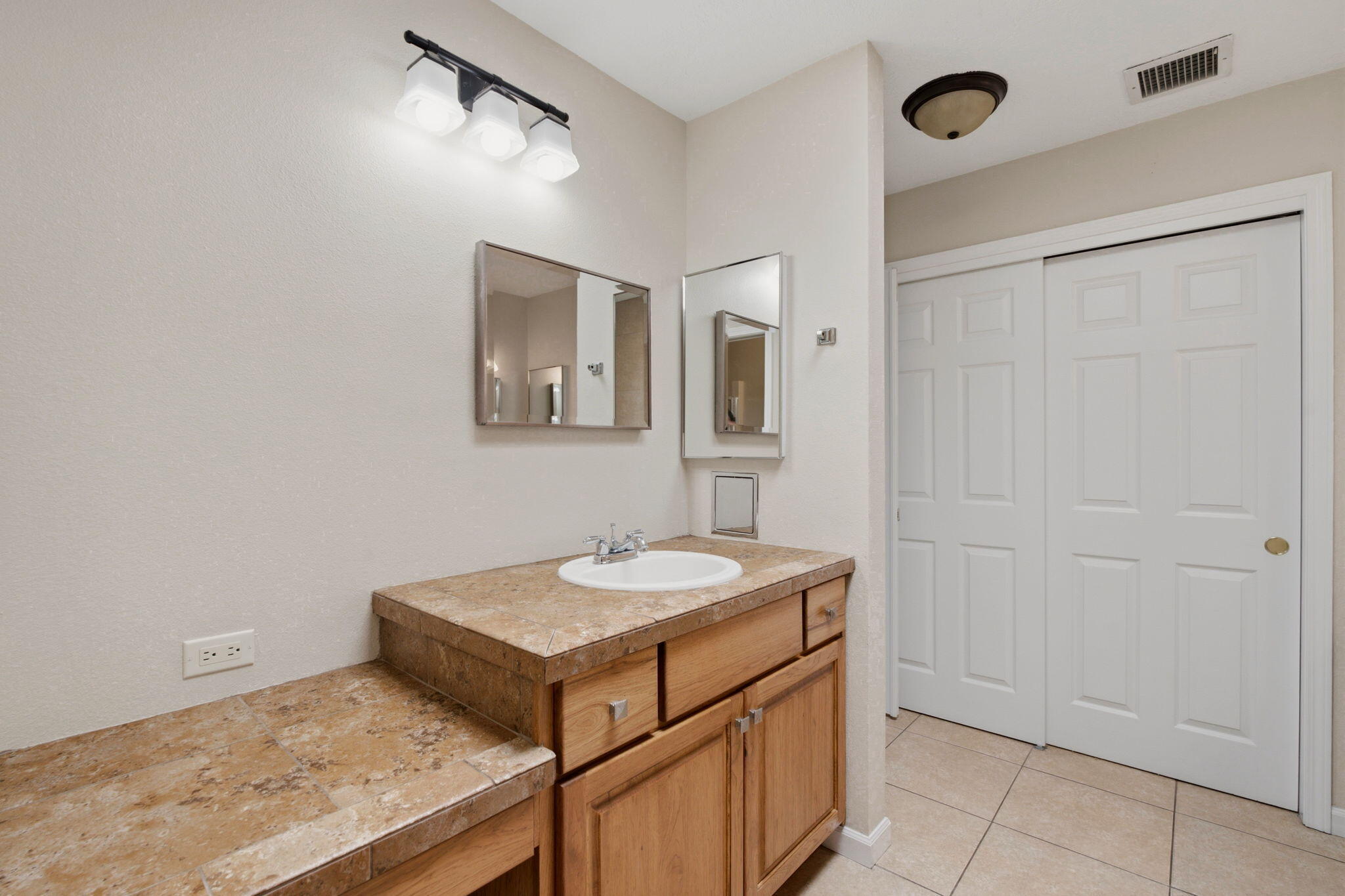 7612 Vista Cedro Court NE
