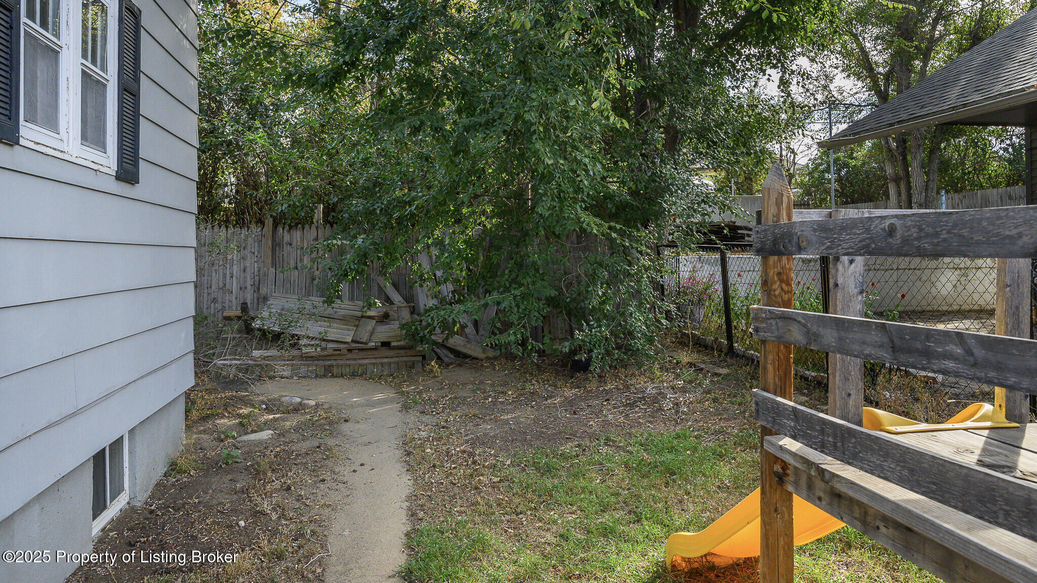 330 8TH Avenue W