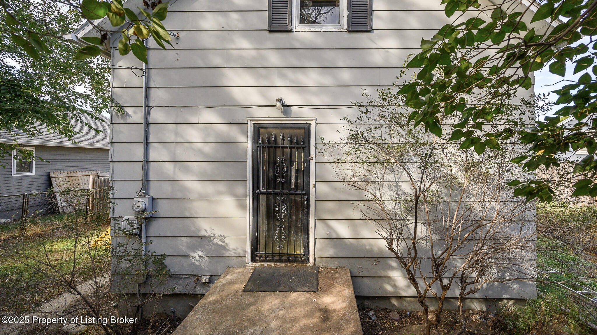 330 8TH Avenue W