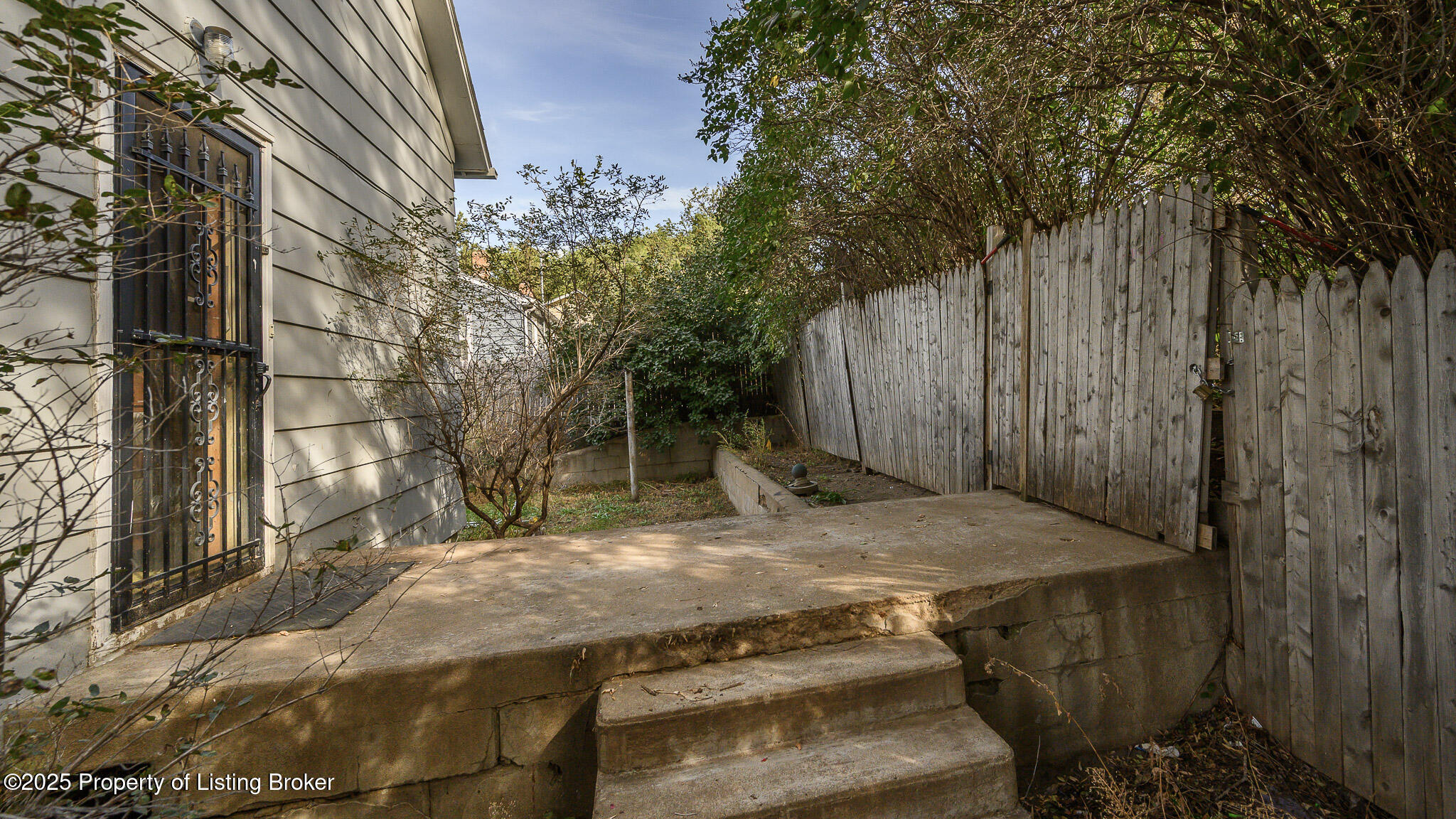 330 8TH Avenue W