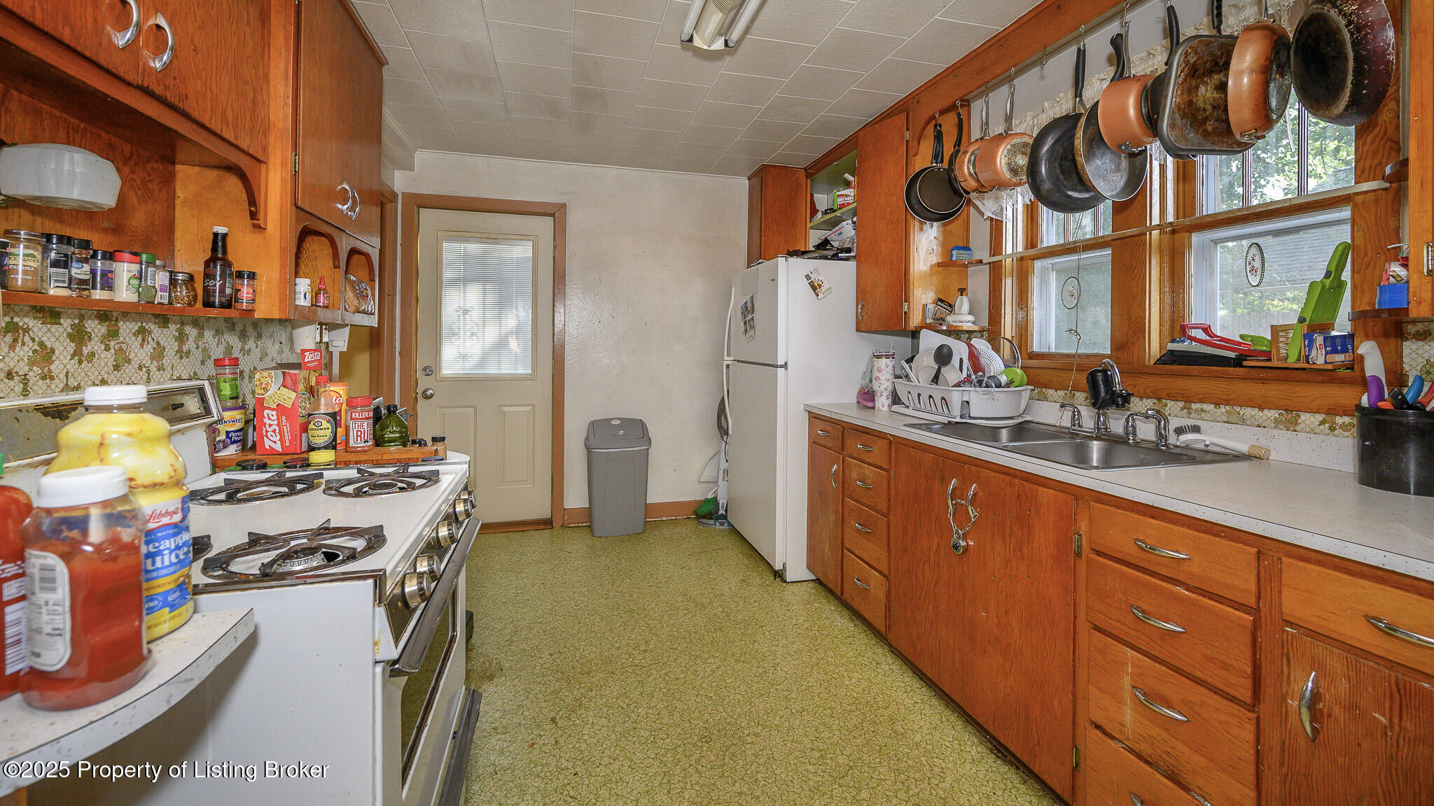 330 8TH Avenue W