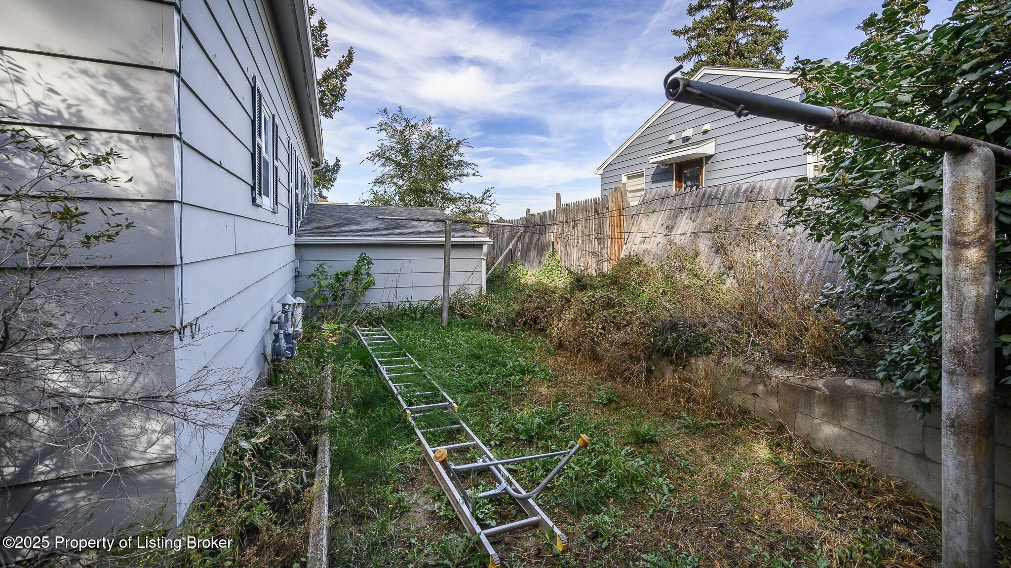 330 8TH Avenue W