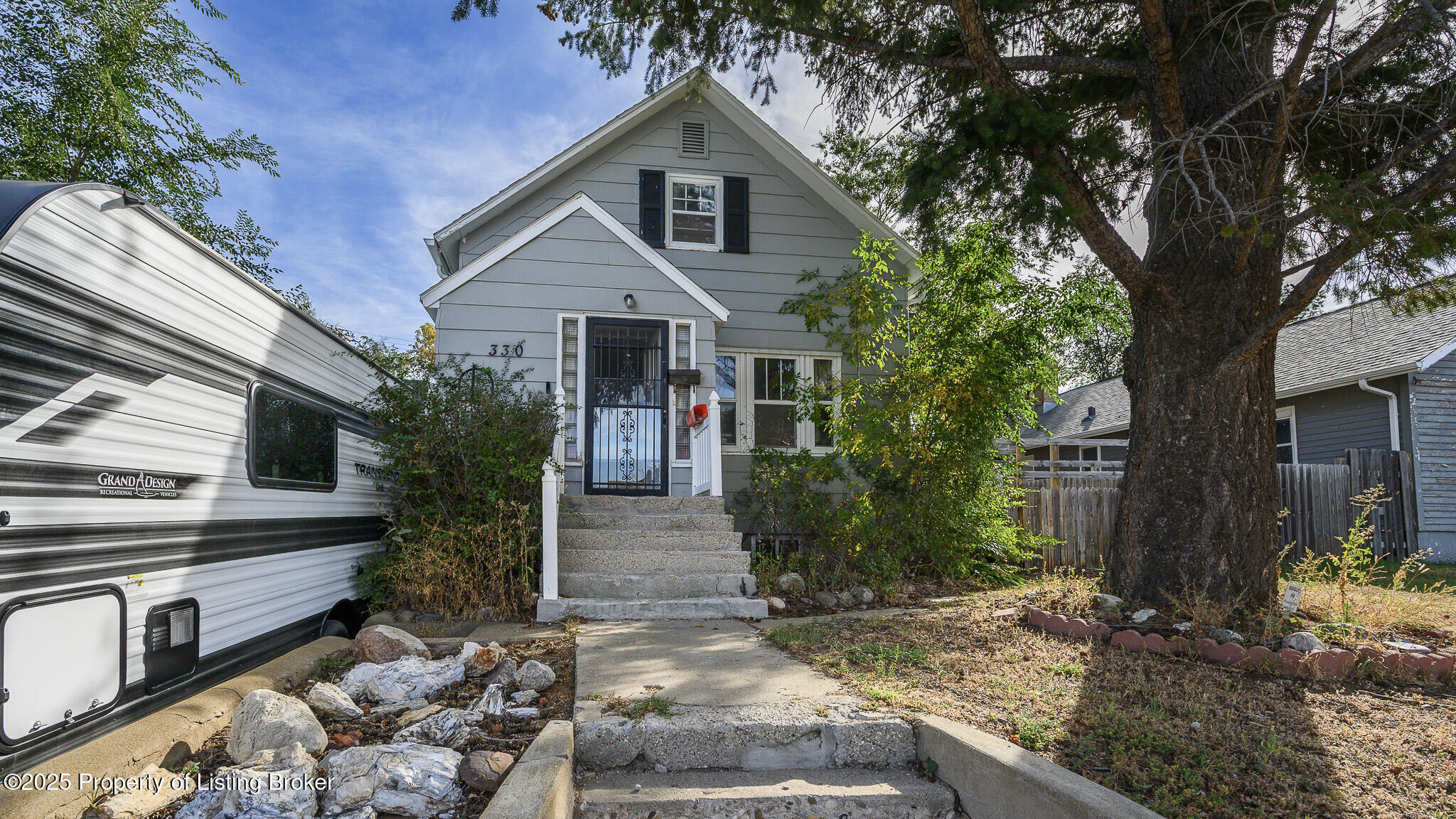 330 8TH Avenue W