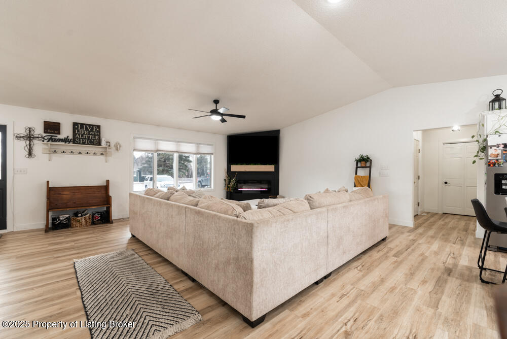 3066 Lakeview Drive