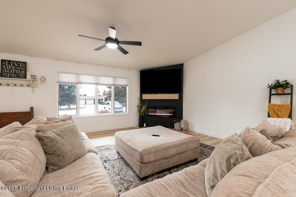 3066 Lakeview Drive