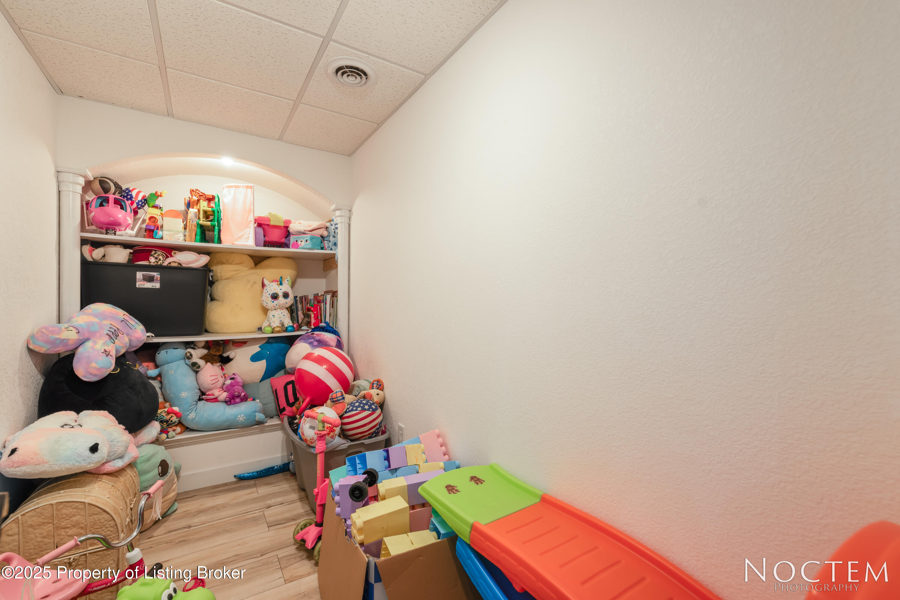 3066 Lakeview Drive