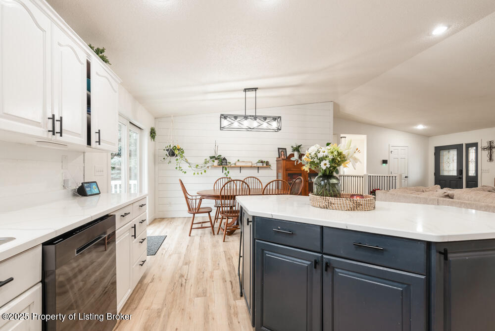 3066 Lakeview Drive