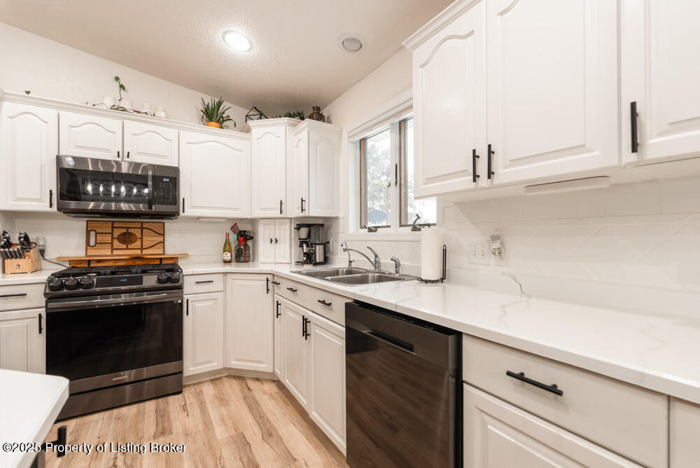 3066 Lakeview Drive