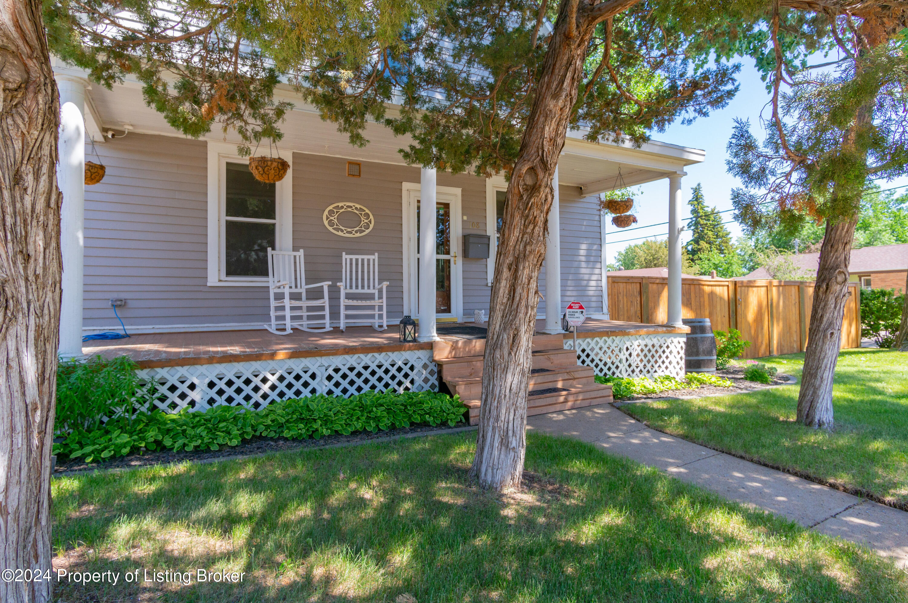 108 6th Avenue E
