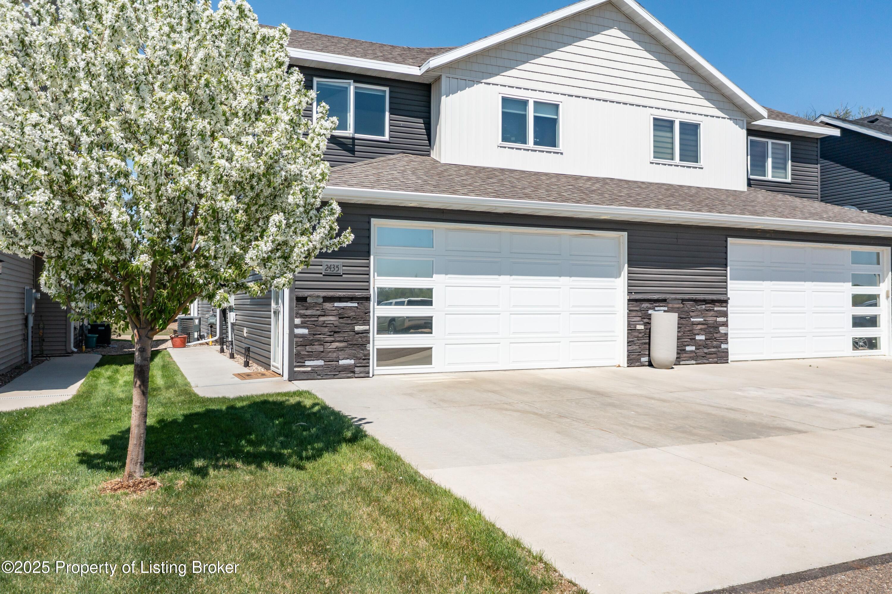 2435 Waterpark Loop SE