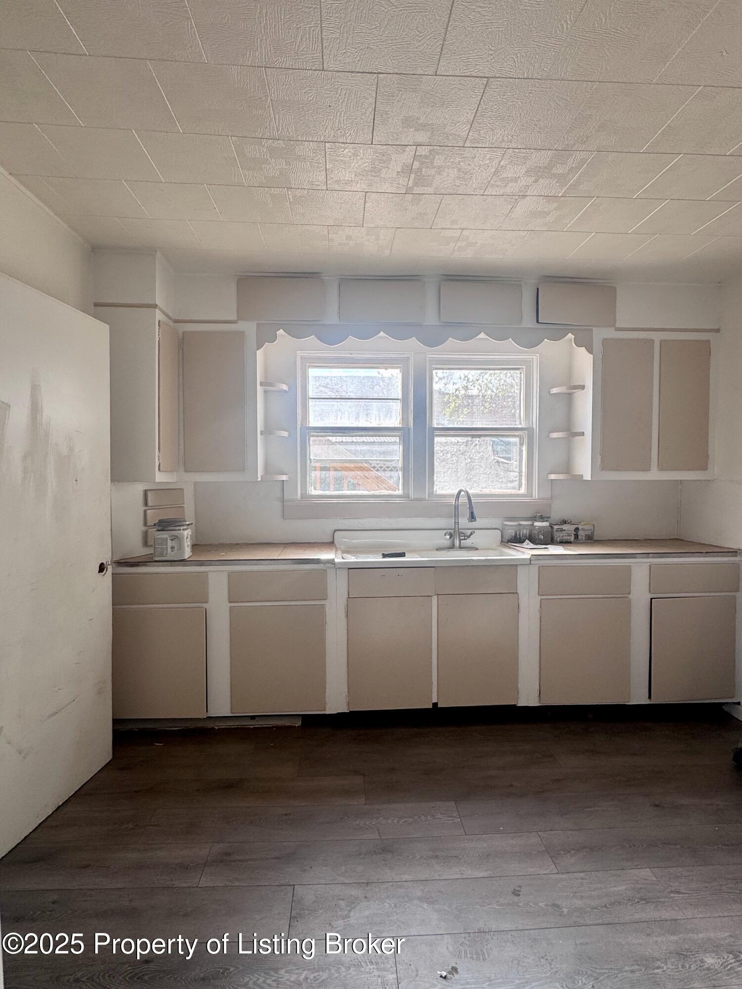 134 E Broadway Street