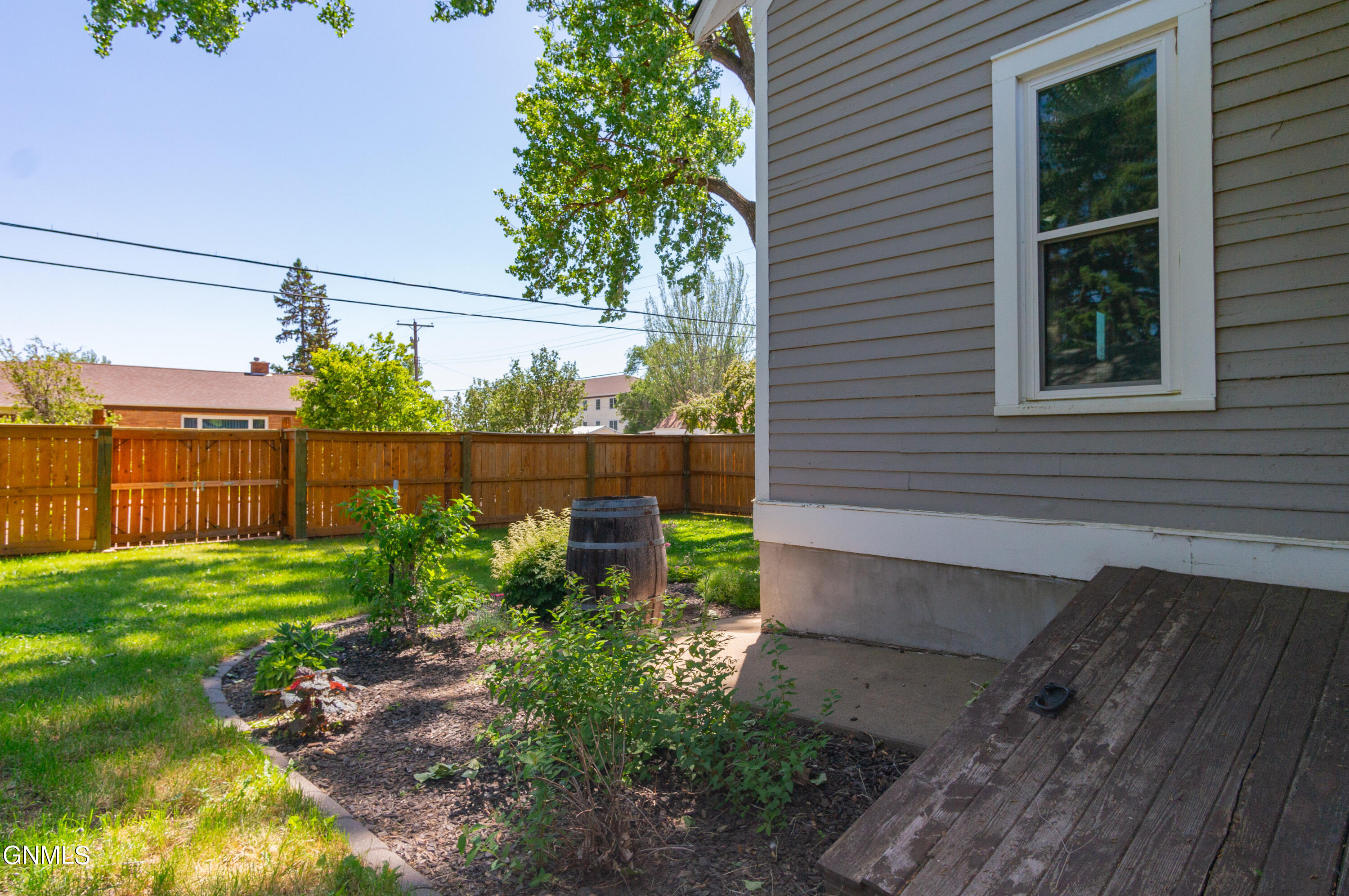 108 6th Avenue E