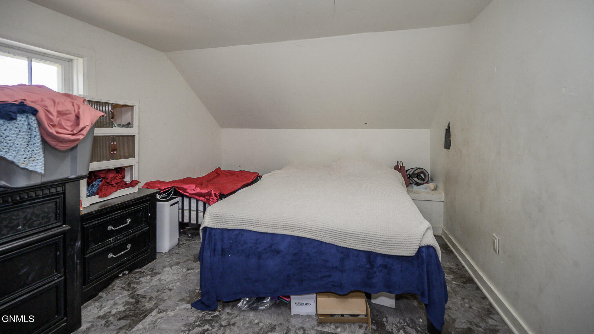 330 8th Avenue W