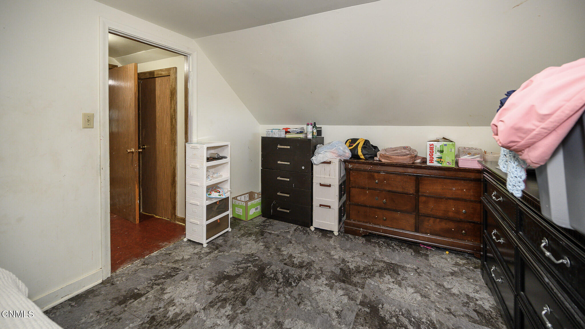 330 8th Avenue W