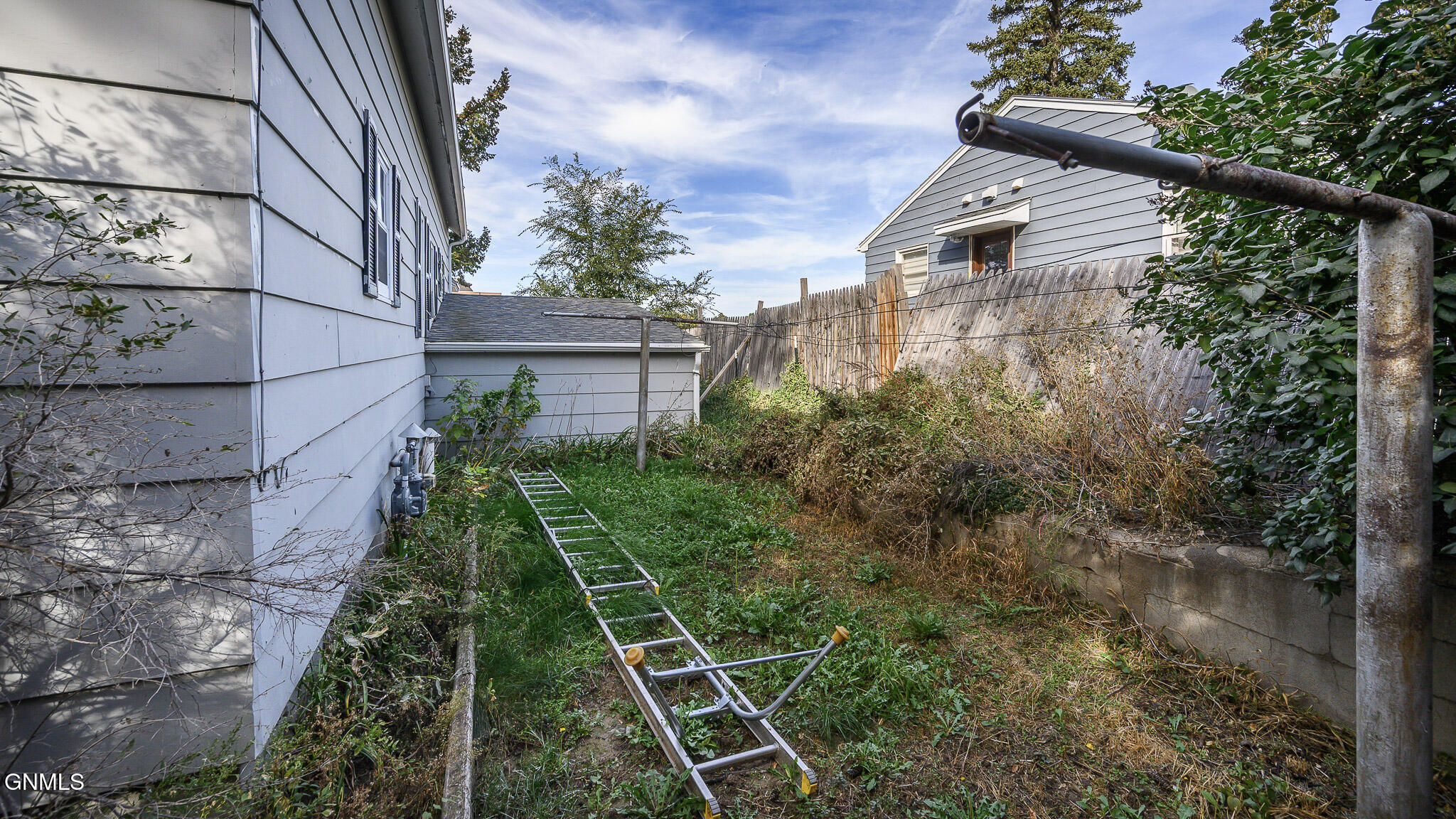 330 8th Avenue W