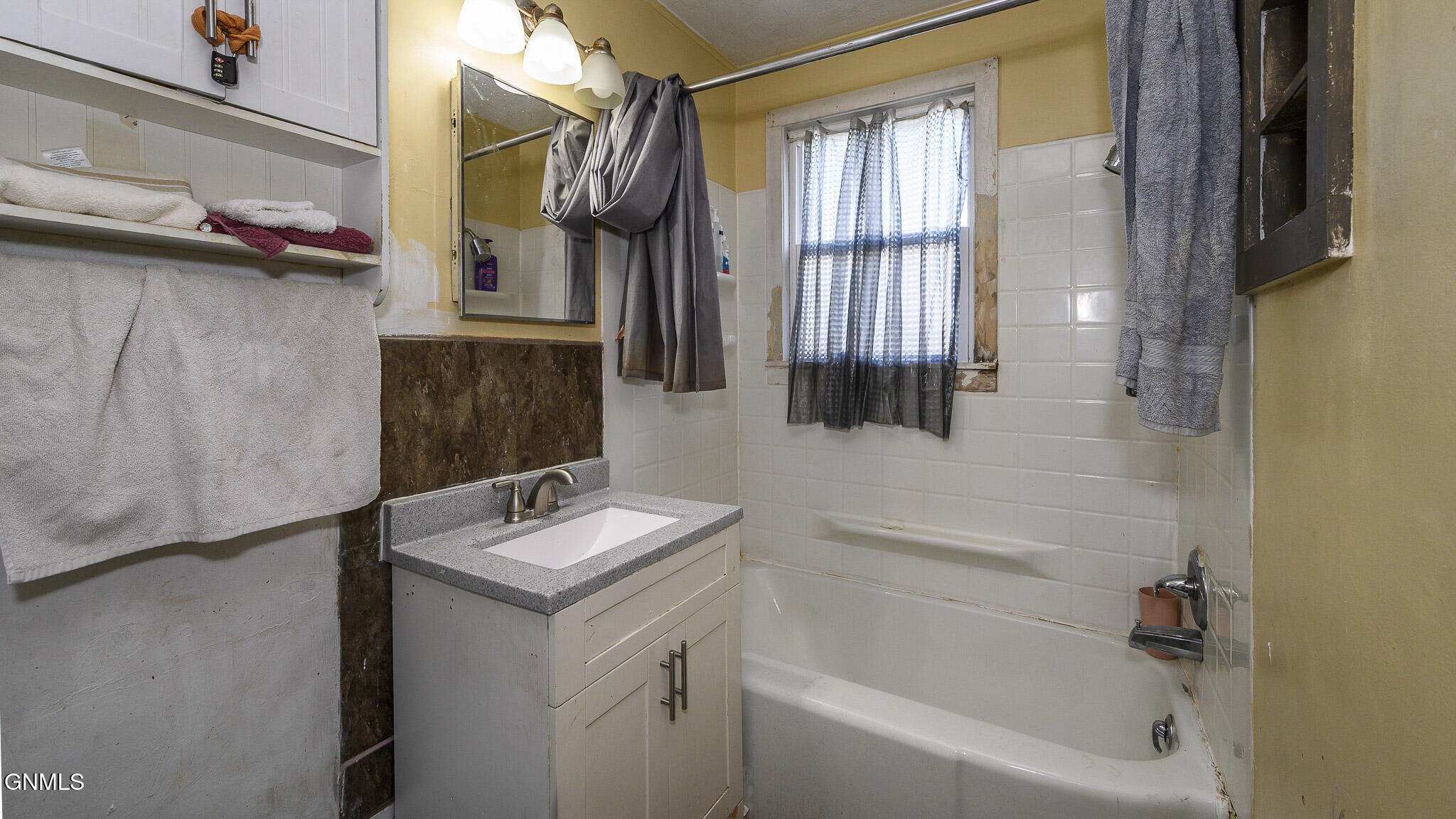330 8th Avenue W