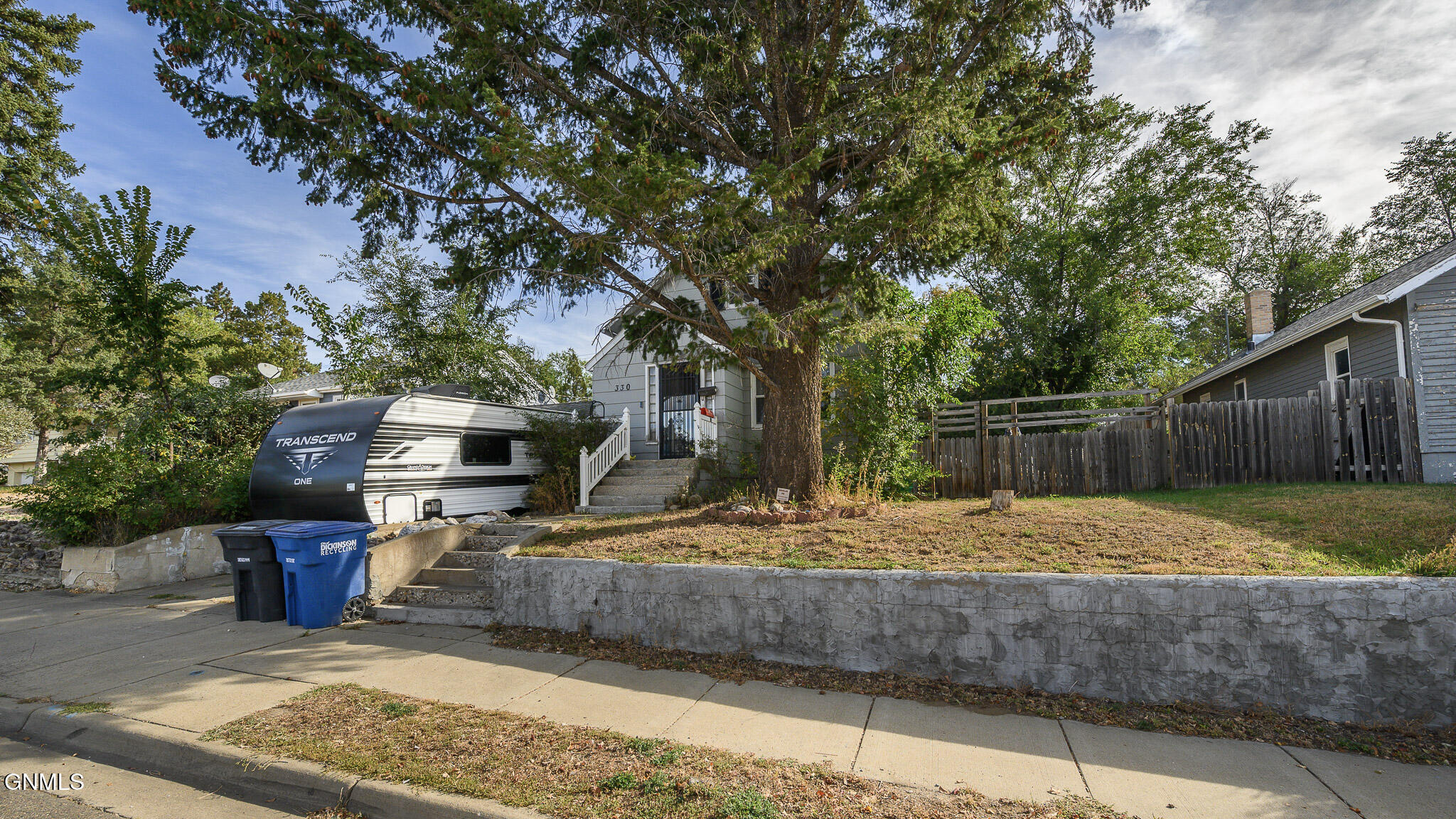 330 8th Avenue W