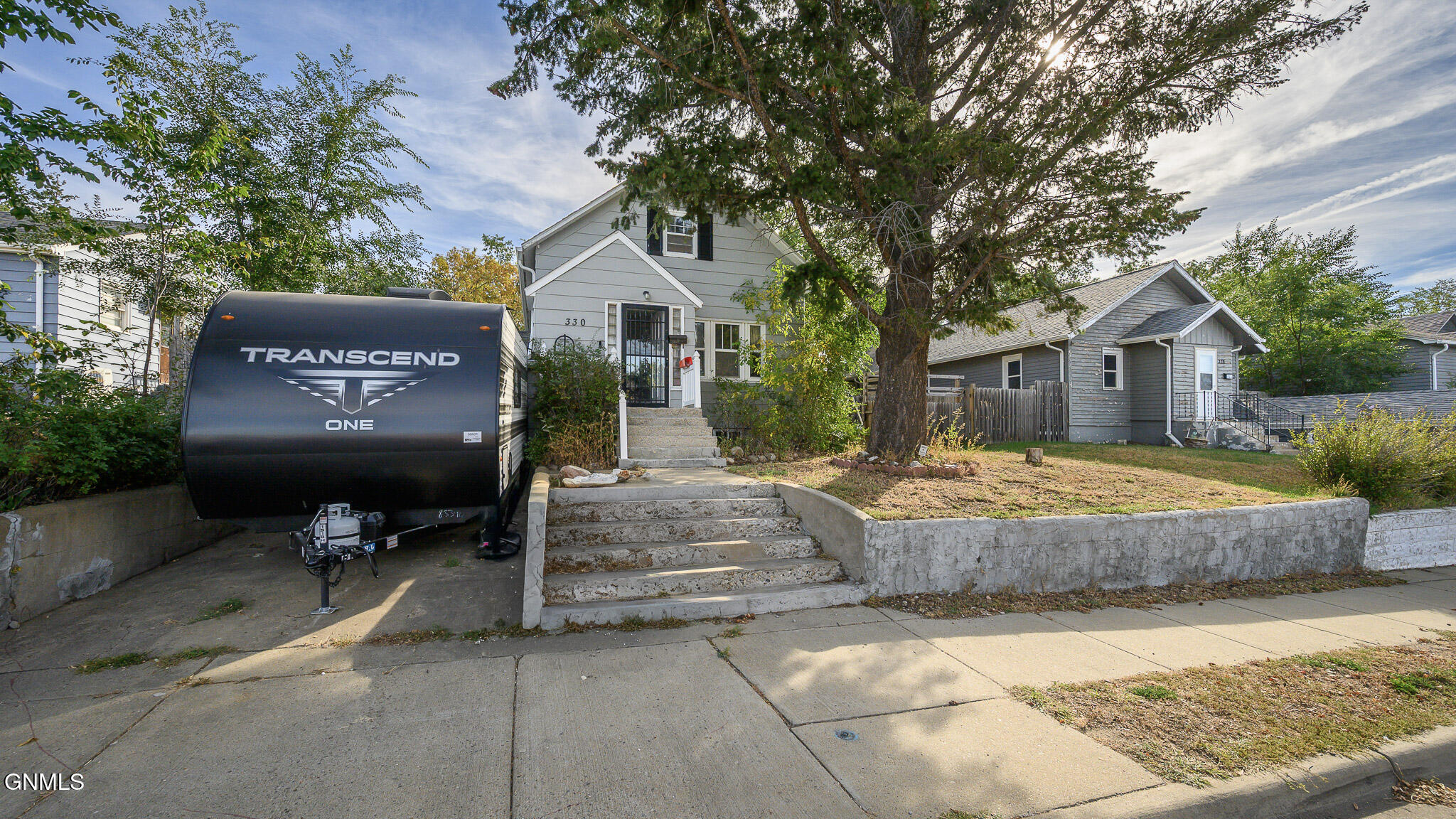 330 8th Avenue W