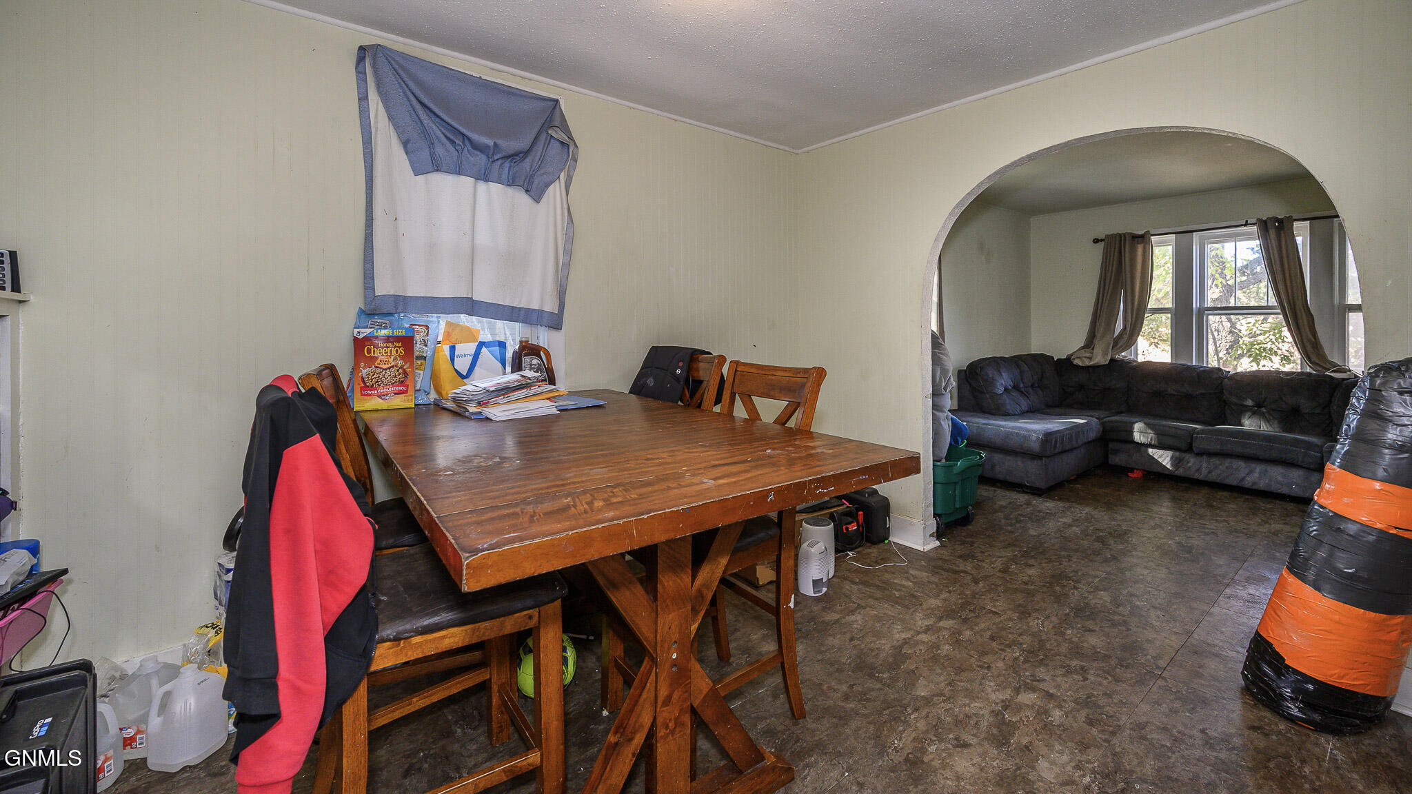 330 8th Avenue W