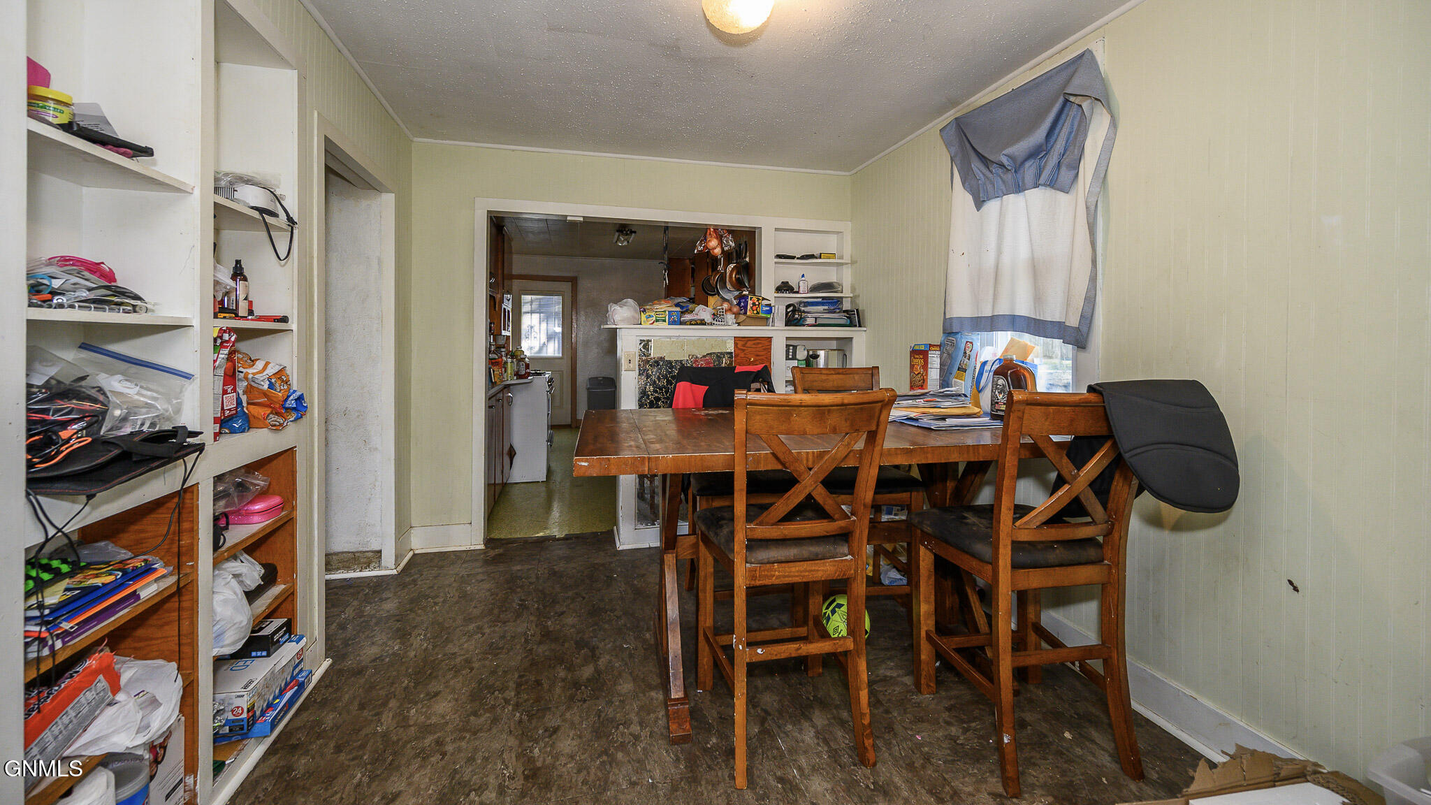 330 8th Avenue W