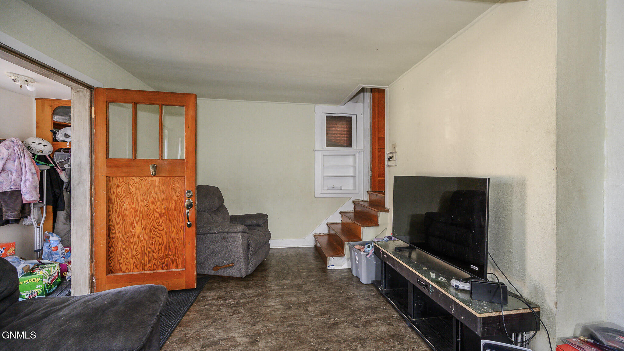 330 8th Avenue W