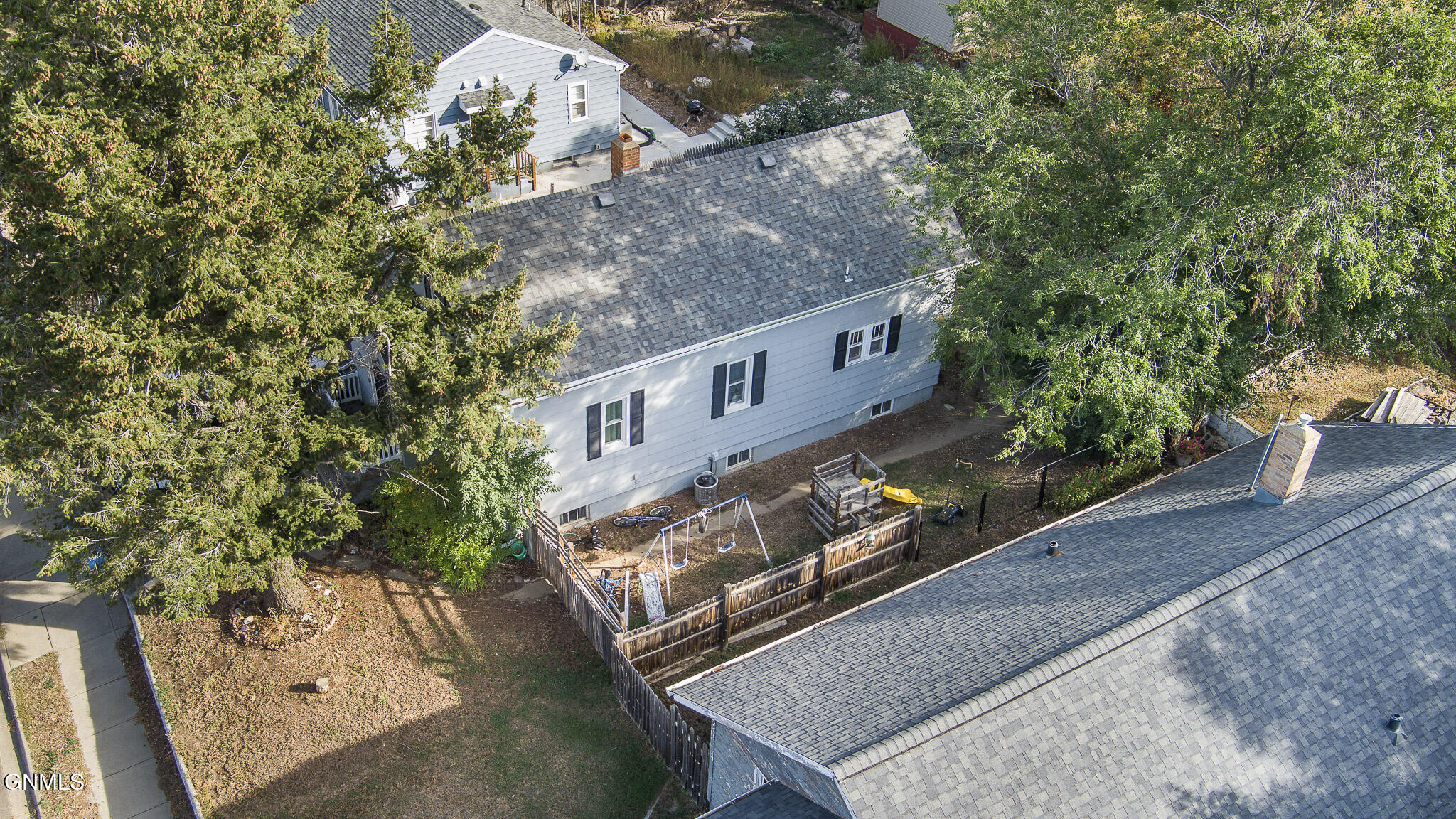 330 8th Avenue W
