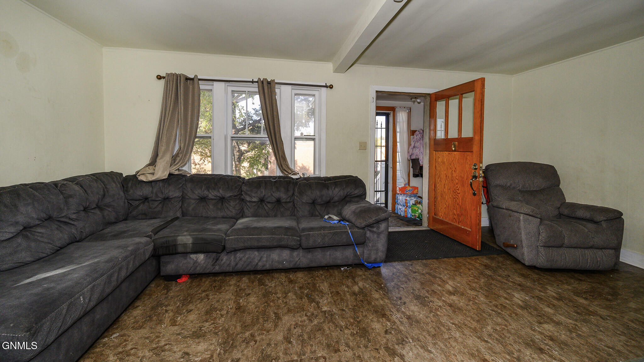330 8th Avenue W