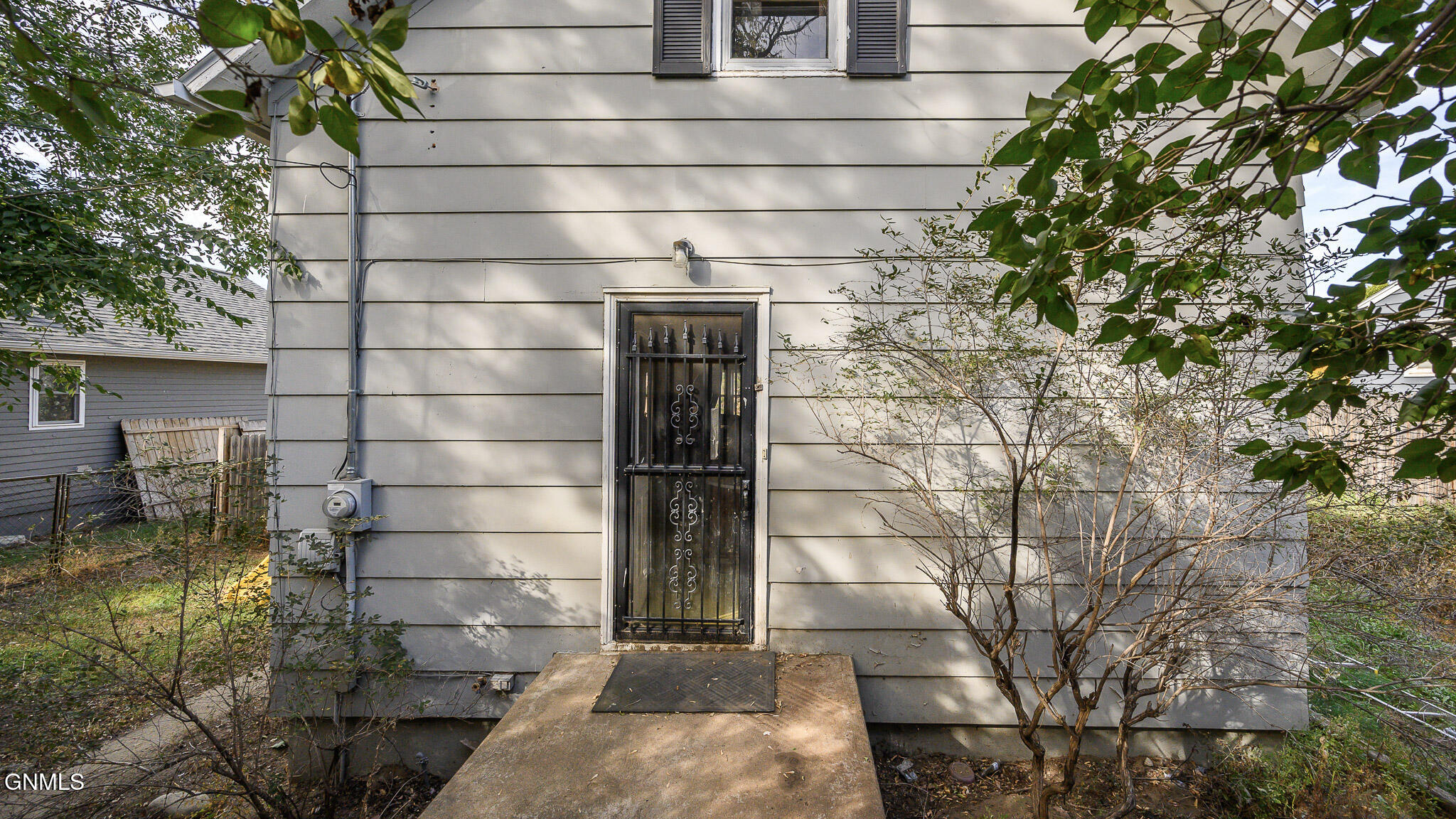330 8th Avenue W