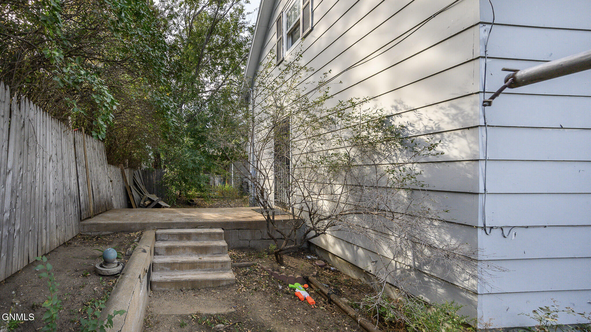 330 8th Avenue W