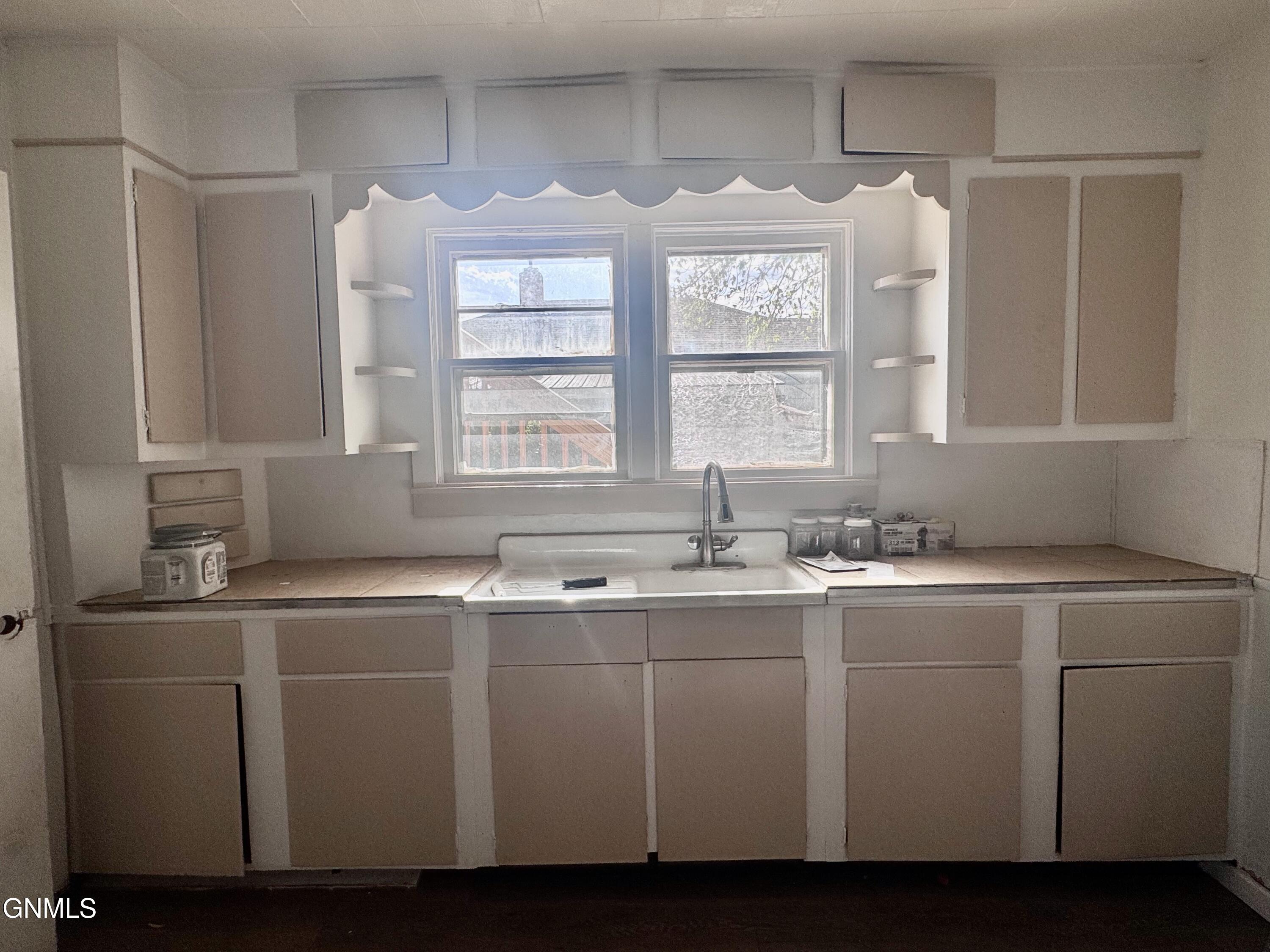 134 E Broadway Street