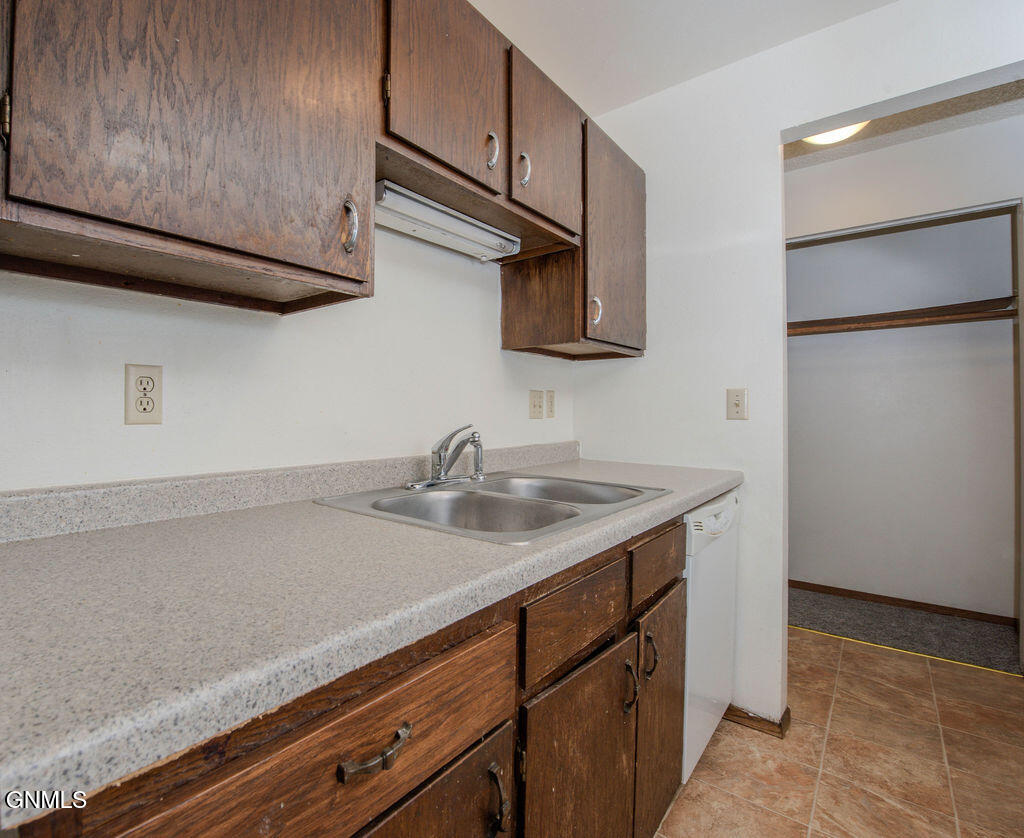 671 24th Street W, 22