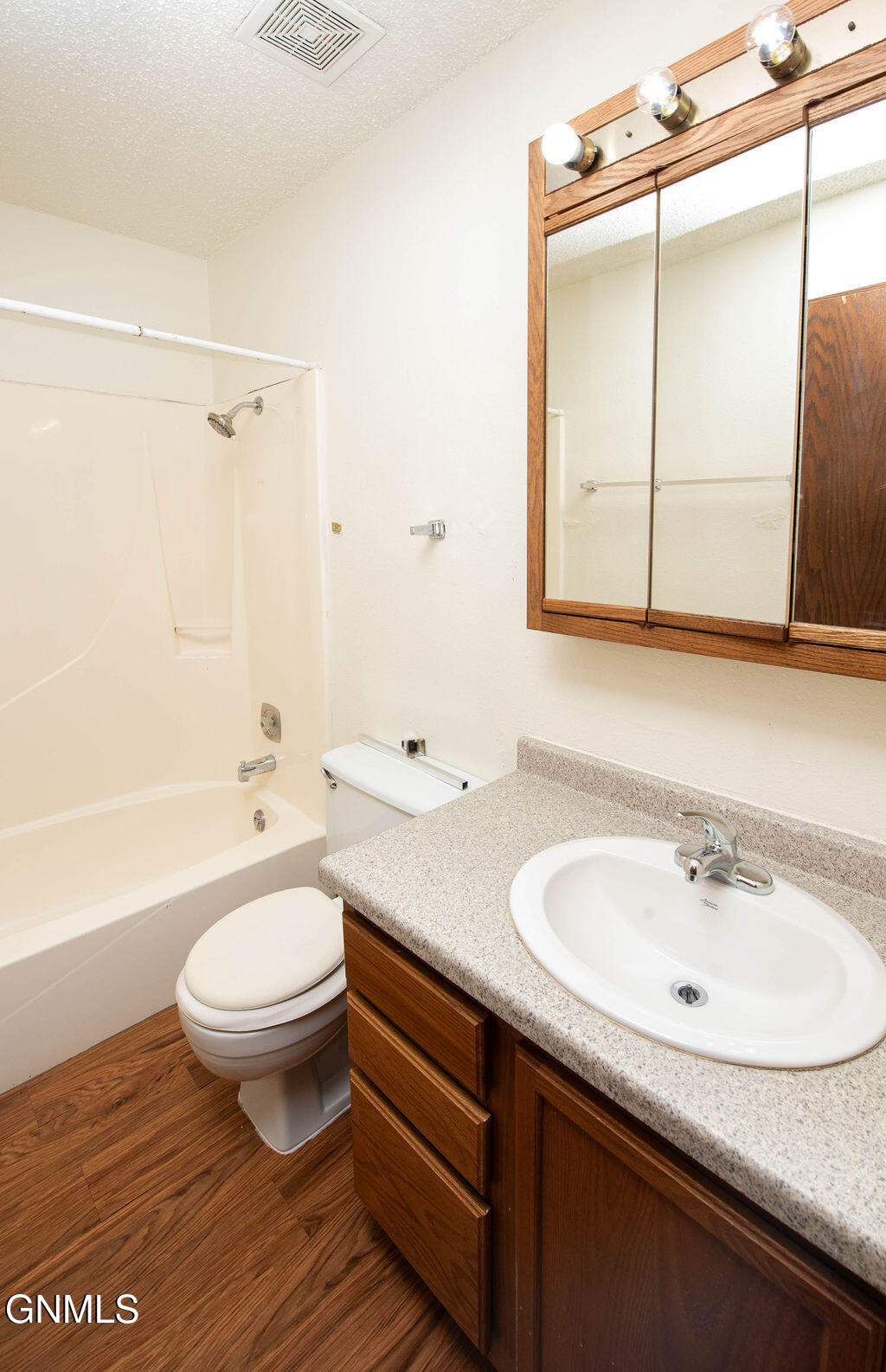 671 24th Street W, 22