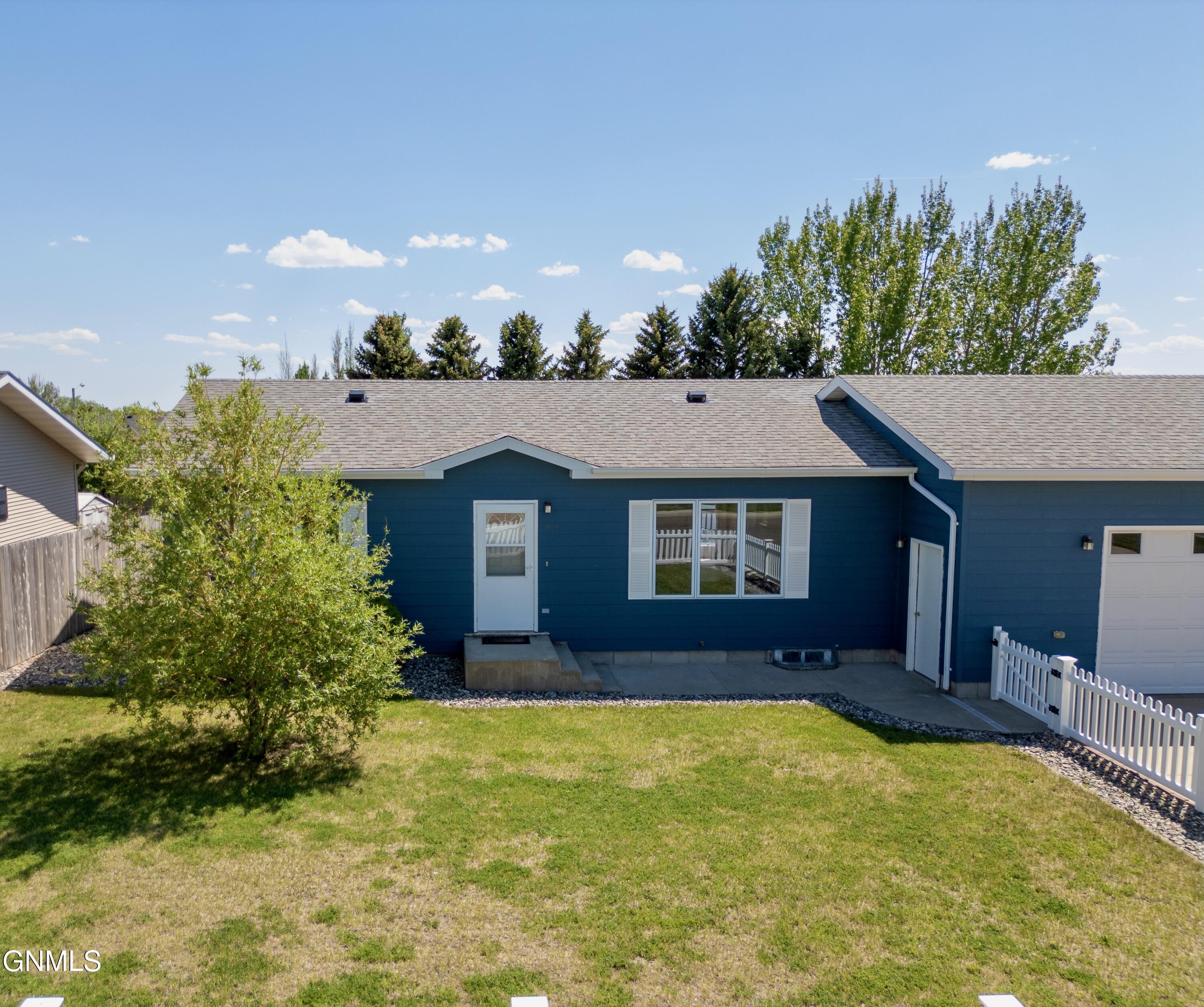 979 22nd Street W