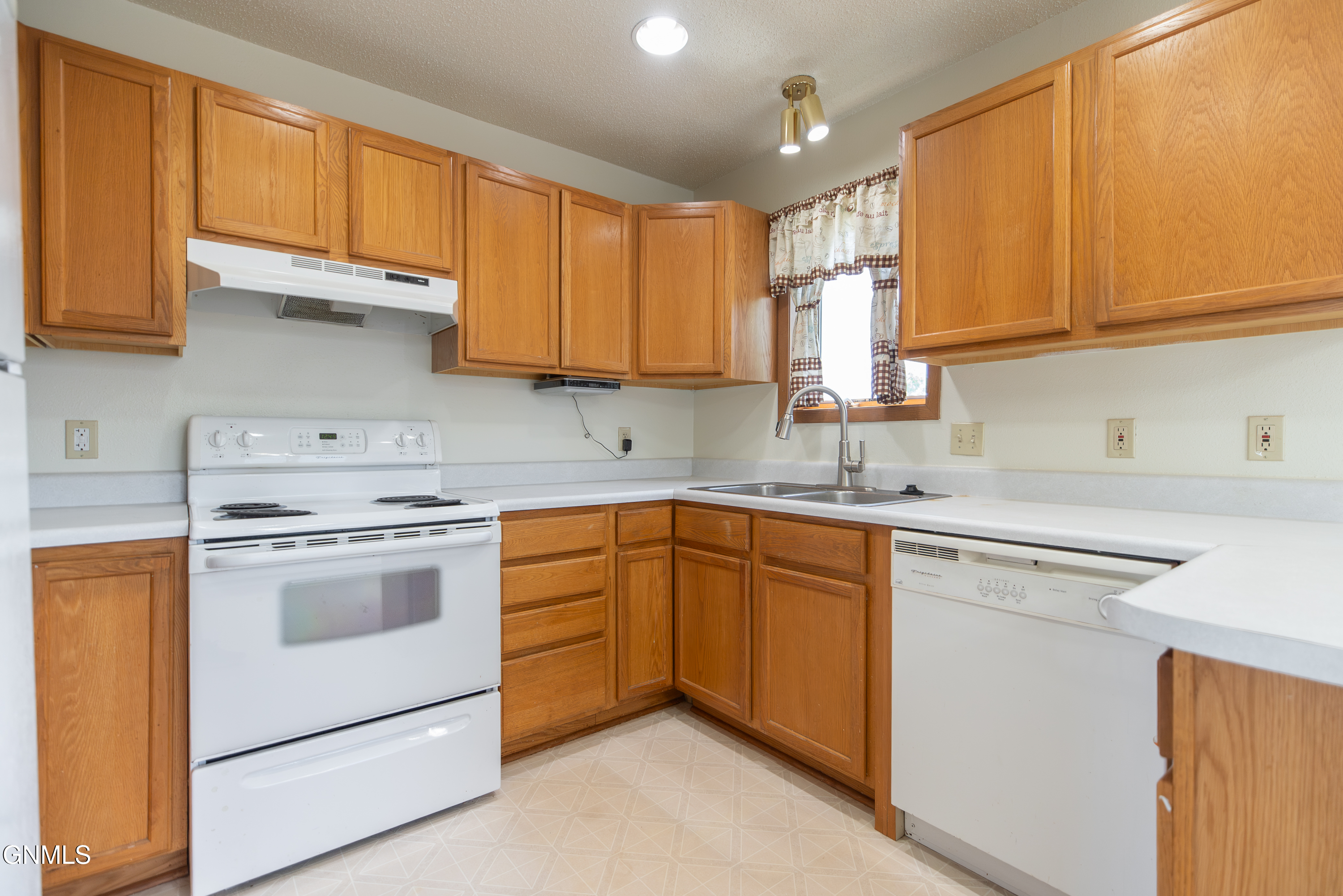979 22nd Street W