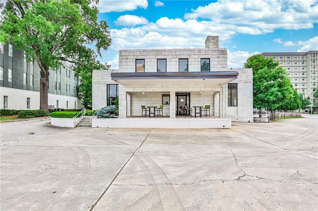 141 E Trinity Place