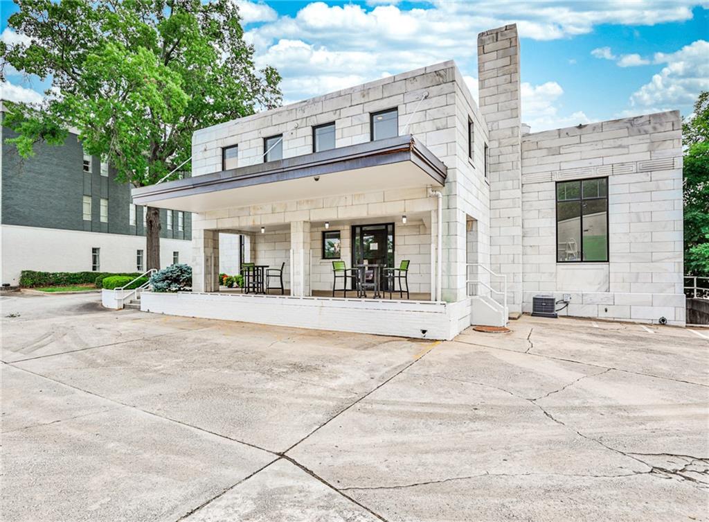 141 E Trinity Place
