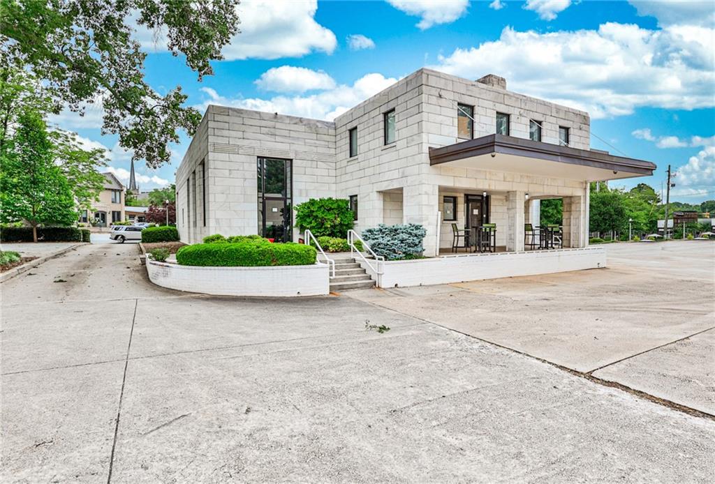 141 E Trinity Place