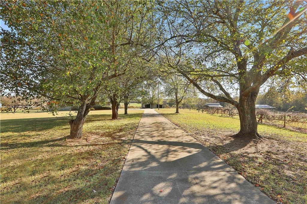 621 Lakeview Drive