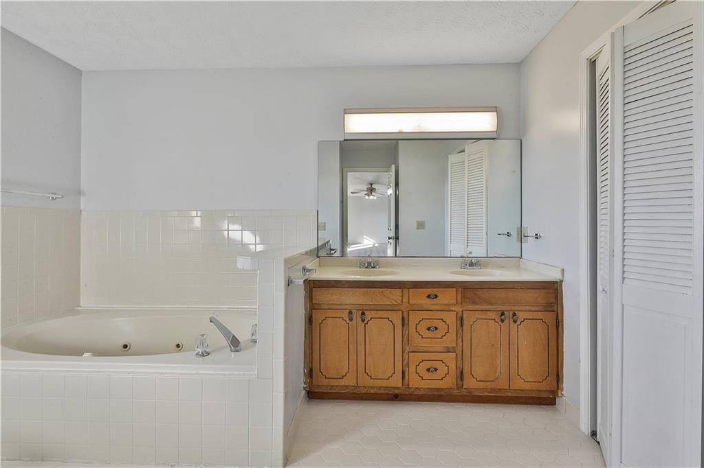 621 Lakeview Drive