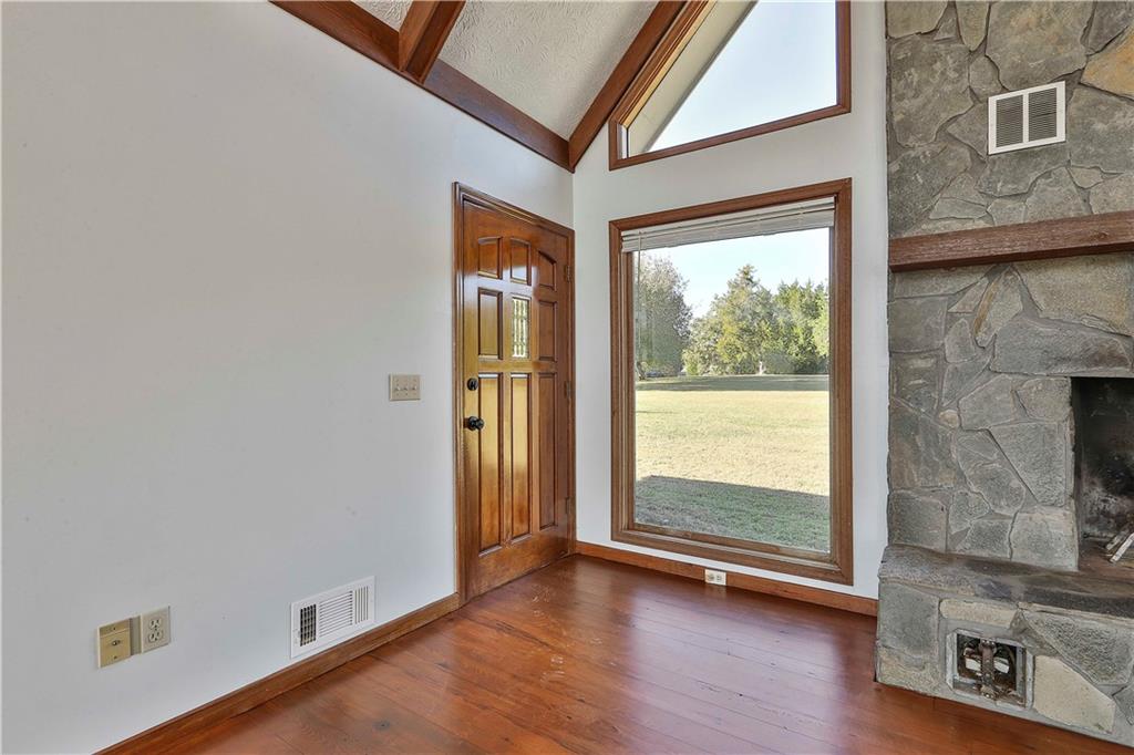 621 Lakeview Drive