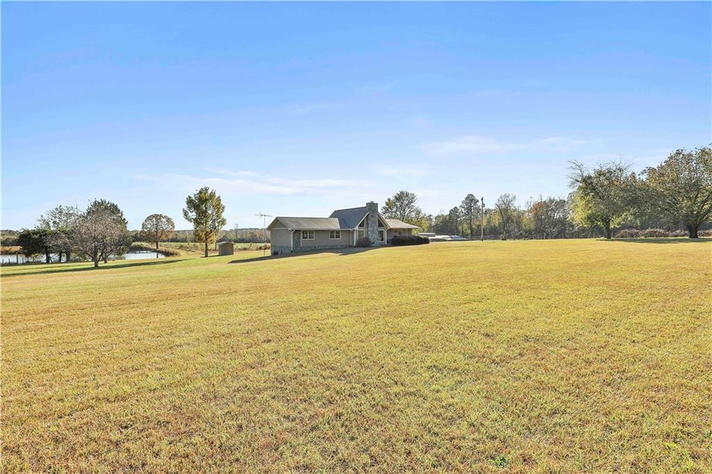 621 Lakeview Drive
