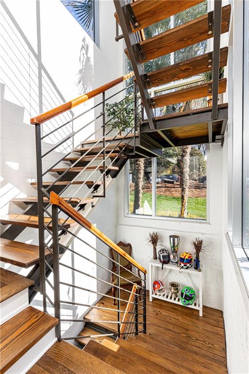 1960 Tall Tree Drive NE