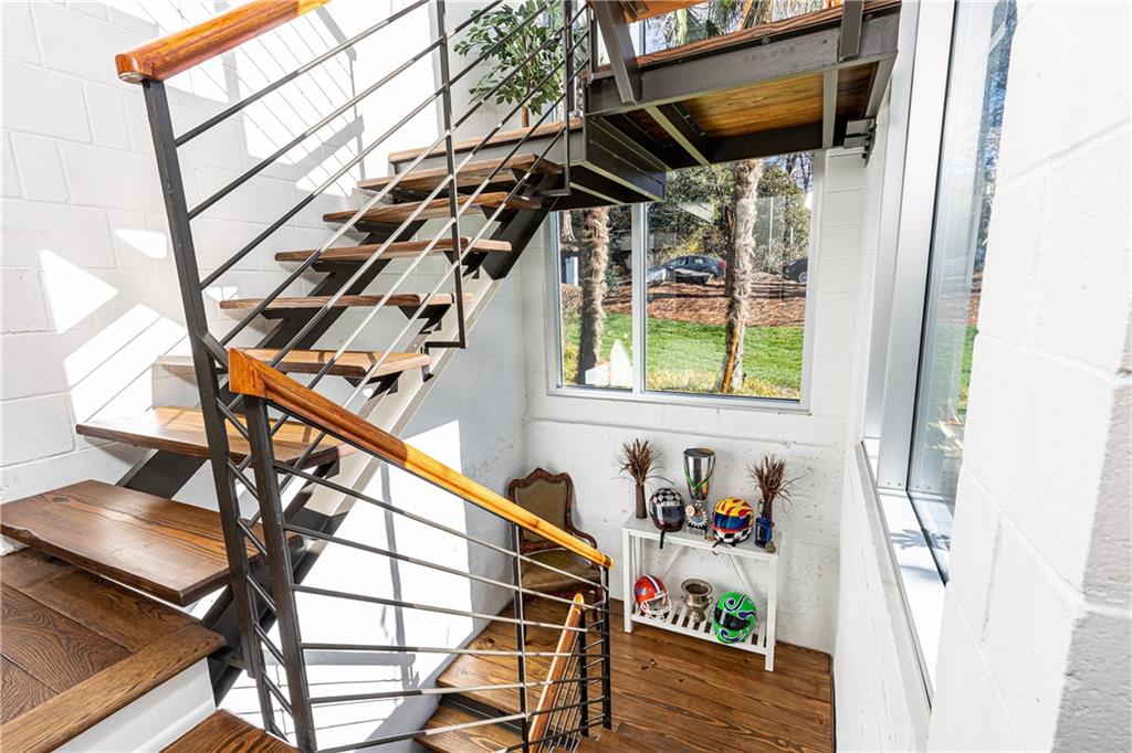 1960 Tall Tree Drive NE
