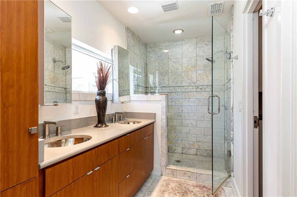 1960 Tall Tree Drive NE