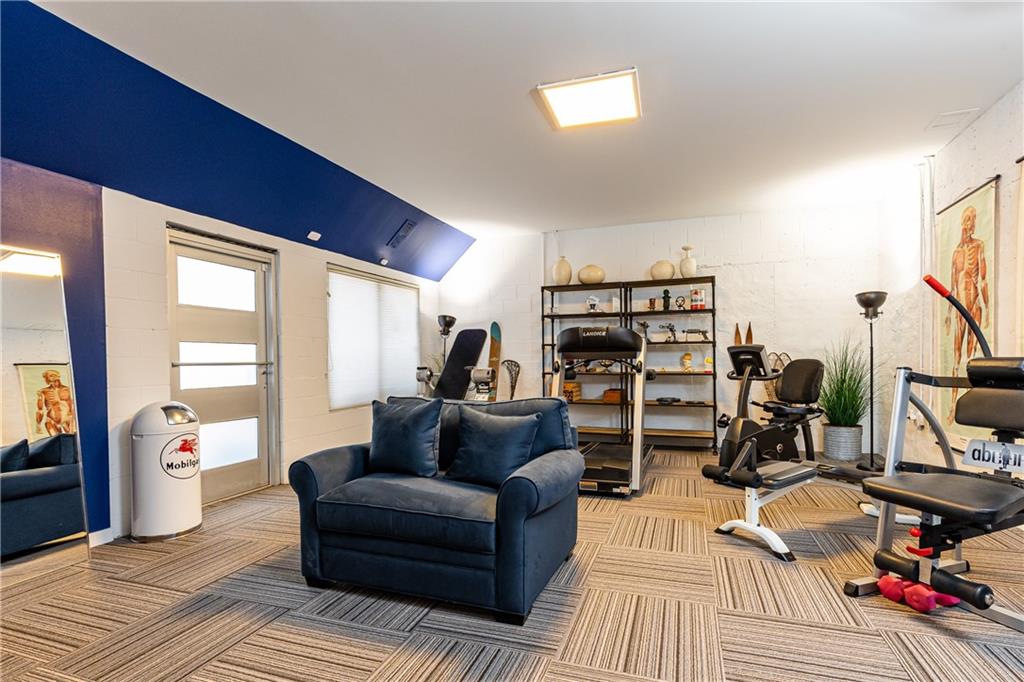 1960 Tall Tree Drive NE