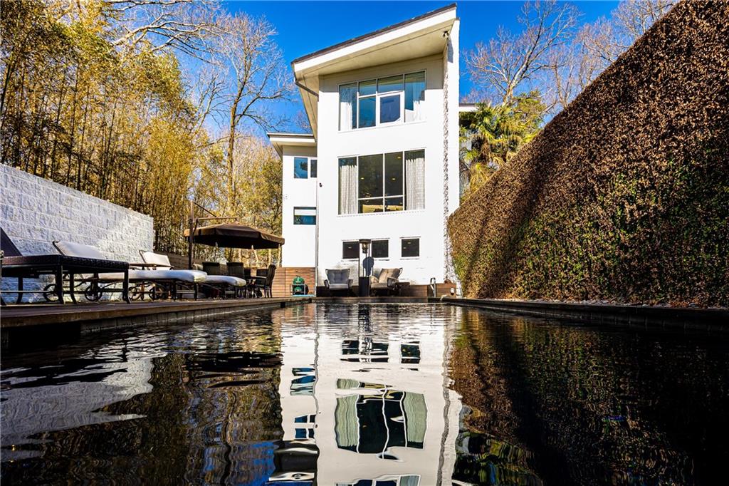 1960 Tall Tree Drive NE