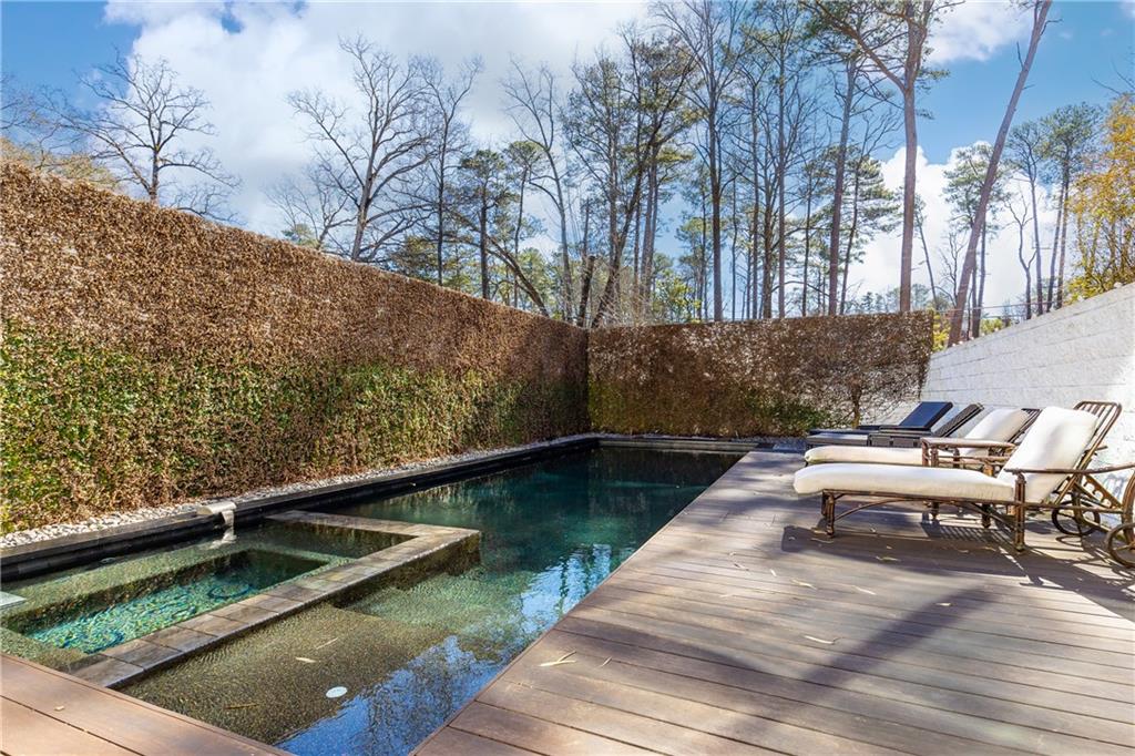 1960 Tall Tree Drive NE