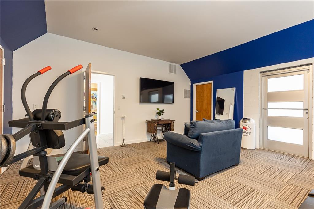 1960 Tall Tree Drive NE